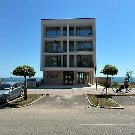 מלון דירות Aliz Cu Frontala La Mare